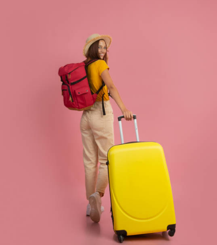 Cuidados com a saúde viagens medicamentos mulher com mala 