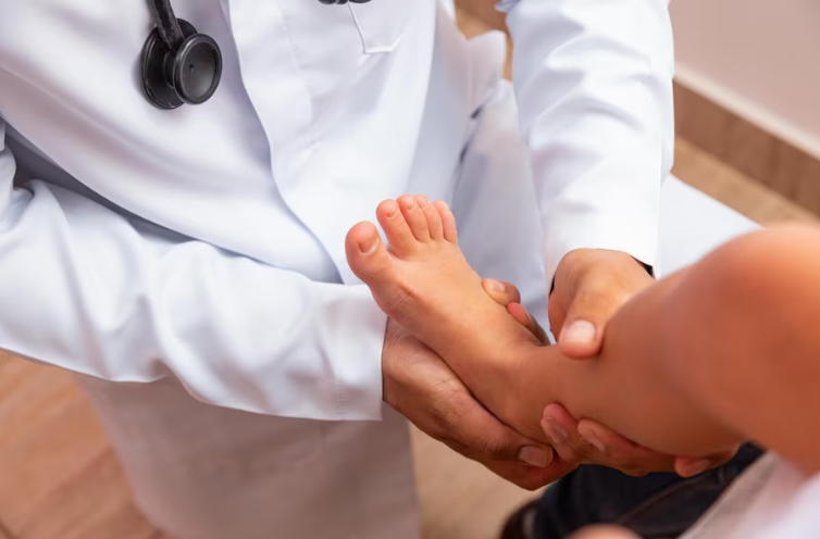 Médico exame articulações benefícios da corrida