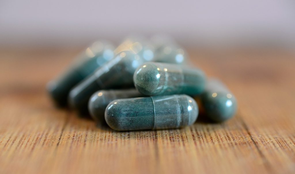 cápsulas azuis medicamentos manipulados