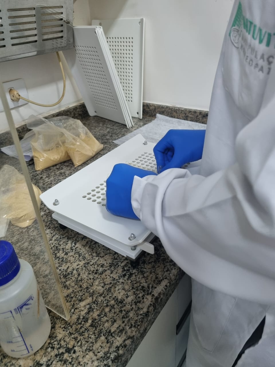 farmácia de manipulação laboratório